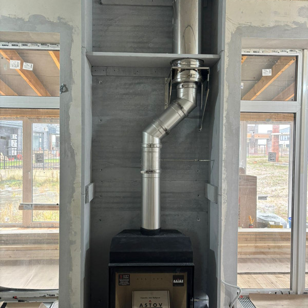 Монтаж каминной топки ASTOV М 700 (Базовая) встроенный адаптер подводки воздух из вне с комплектующими в дом Монтаж каминной топки ASTOV М 700 (Базовая) встроенный адаптер подводки воздух из вне с комплектующими в дом