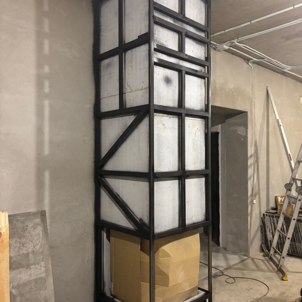 Монтаж каминной топки ASTOV П3С 5357 с комплектующими в бетонном доме Монтаж каминной топки ASTOV П3С 5357 с комплектующими в бетонном доме