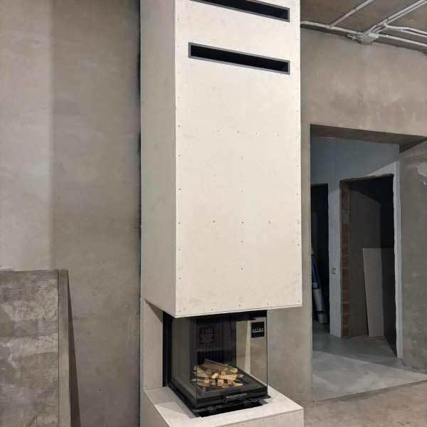 Монтаж каминной топки ASTOV П3С 5357 с комплектующими в бетонном доме Монтаж каминной топки ASTOV П3С 5357 с комплектующими в бетонном доме