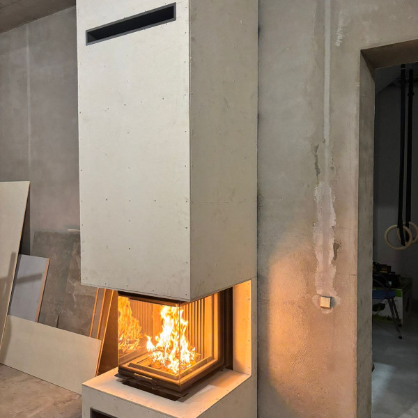 Монтаж каминной топки ASTOV П3С 5357 с комплектующими в бетонном доме Монтаж каминной топки ASTOV П3С 5357 с комплектующими в бетонном доме