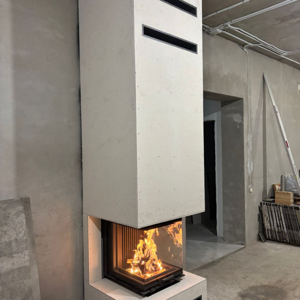 Монтаж каминной топки ASTOV П3С 5357 с комплектующими в бетонном доме Монтаж каминной топки ASTOV П3С 5357 с комплектующими в бетонном доме