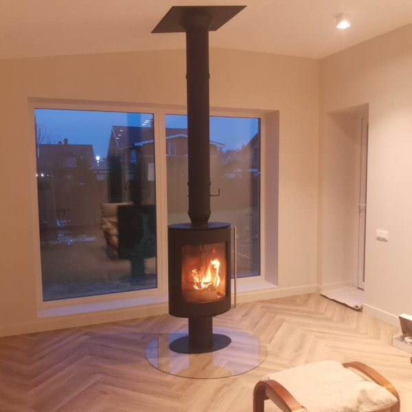 Монтаж дровяной печи-камина Astov OVAL в чёрном цвете дымоход CRAFT HF-25BP Монтаж дровяной печи-камина Astov OVAL в чёрном цвете дымоход CRAFT HF-25BP