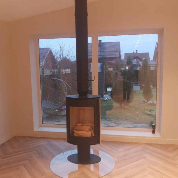 Монтаж дровяной печи-камина Astov OVAL в чёрном цвете дымоход CRAFT HF-25BP Монтаж дровяной печи-камина Astov OVAL в чёрном цвете дымоход CRAFT HF-25BP