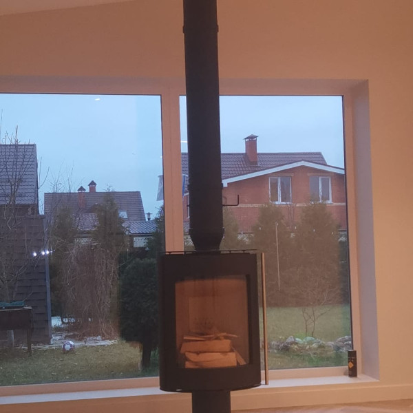 Монтаж дровяной печи-камина Astov OVAL в чёрном цвете дымоход CRAFT HF-25BP Монтаж дровяной печи-камина Astov OVAL в чёрном цвете дымоход CRAFT HF-25BP