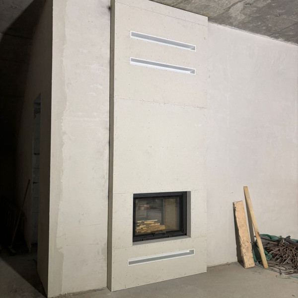 Монтаж тоннельной каминной топки ASTOV ПТ 8057 с шибером и комплектующими в бетонном доме Монтаж тоннельной каминной топки ASTOV ПТ 8057 с шибером и комплектующими в бетонном доме