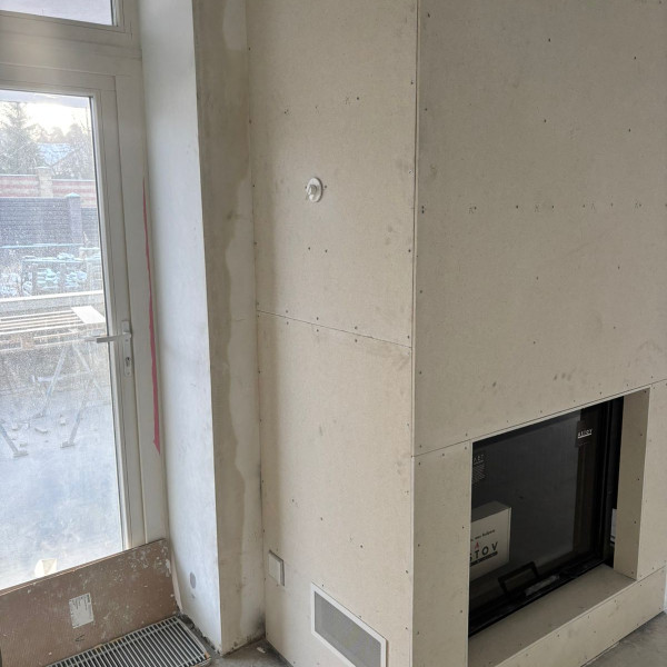 Монтаж каминной топки ASTOV ПС 8063 с комплектующими в дом Монтаж каминной топки ASTOV ПС 8063 с комплектующими в дом