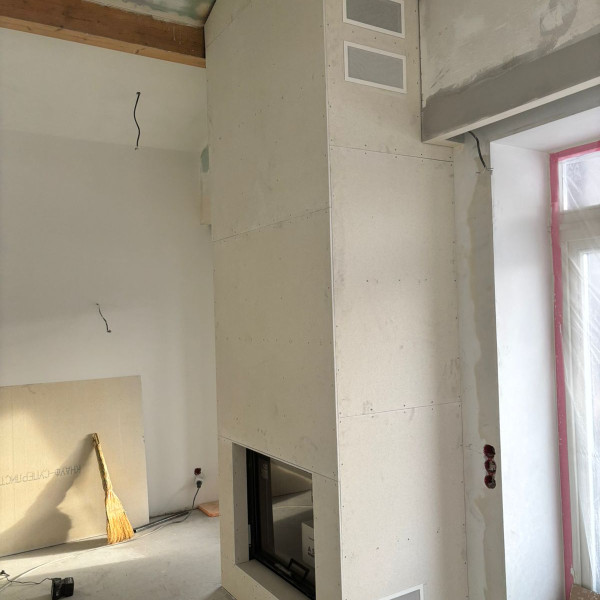 Монтаж каминной топки ASTOV ПС 8063 с комплектующими в дом Монтаж каминной топки ASTOV ПС 8063 с комплектующими в дом