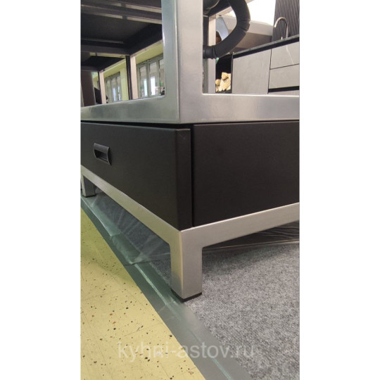 Мобильный модуль с угольным грилем