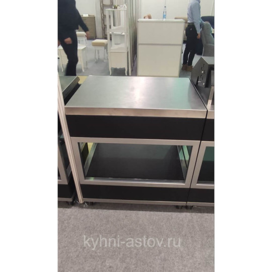 Мобильный модуль со столом