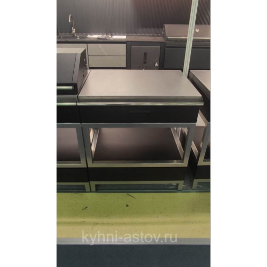 Мобильный модуль со столом