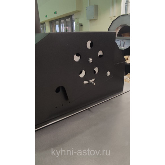 Мобильный модуль с угольным грилем